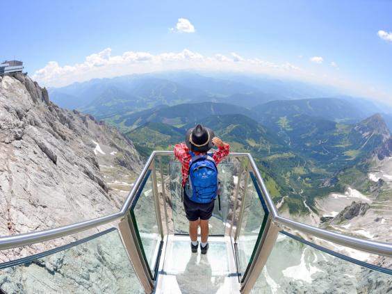 Treppe ins Nichts am Dachstein Gletscher